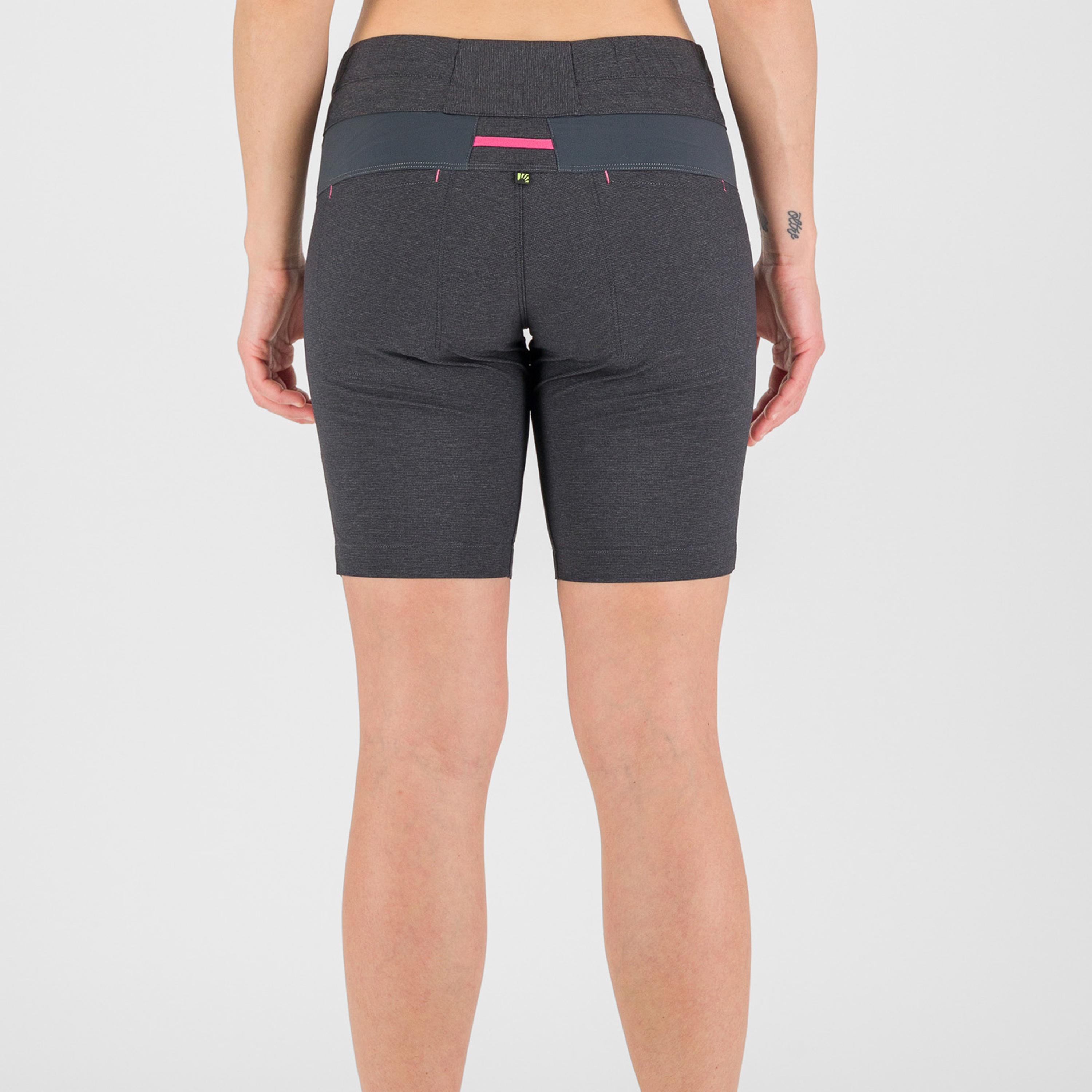Dolada w bermuda - black/dark grey - karpos